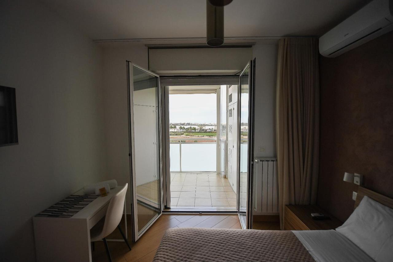 Karol Bari Airport Hotell Eksteriør bilde
